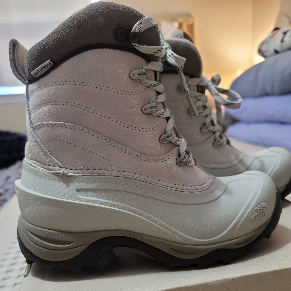 THE NORTH FACE CHILKAT II Winter/Snow Boots.  Ivory/khaki size 5